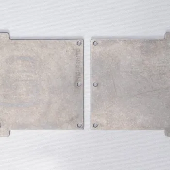 Uchwyty tamborka Sewtech M10-PRH1813 do hafciarki – para prostokątnych metalowych uchwytów.