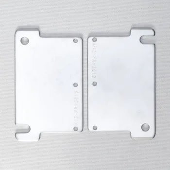 Uchwyty tamborka Sewtech M13-PRH3013 do hafciarki – dwa metalowe uchwyty z otworami montażowymi.